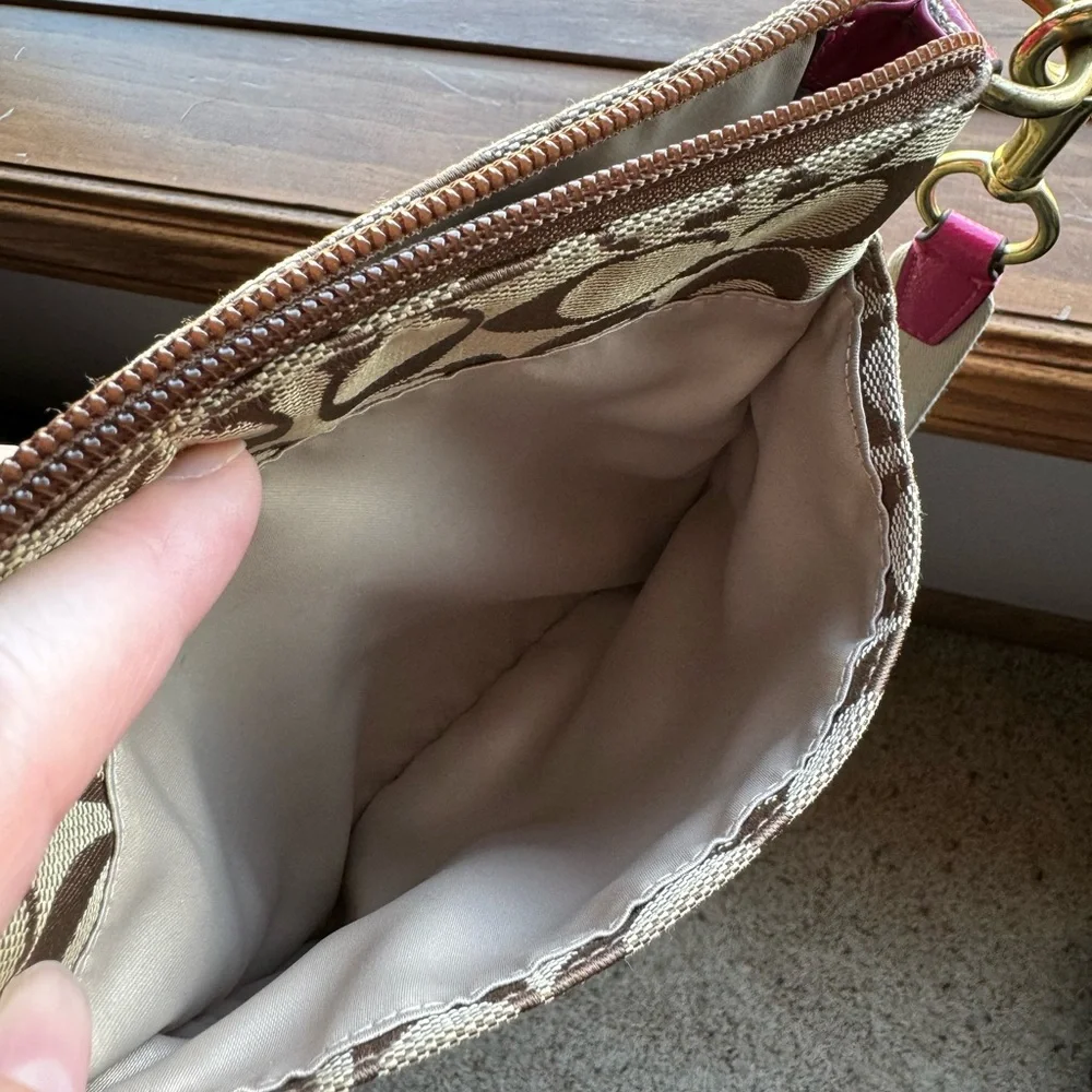 Coach Monogram crossbody - Picture 5 of 8